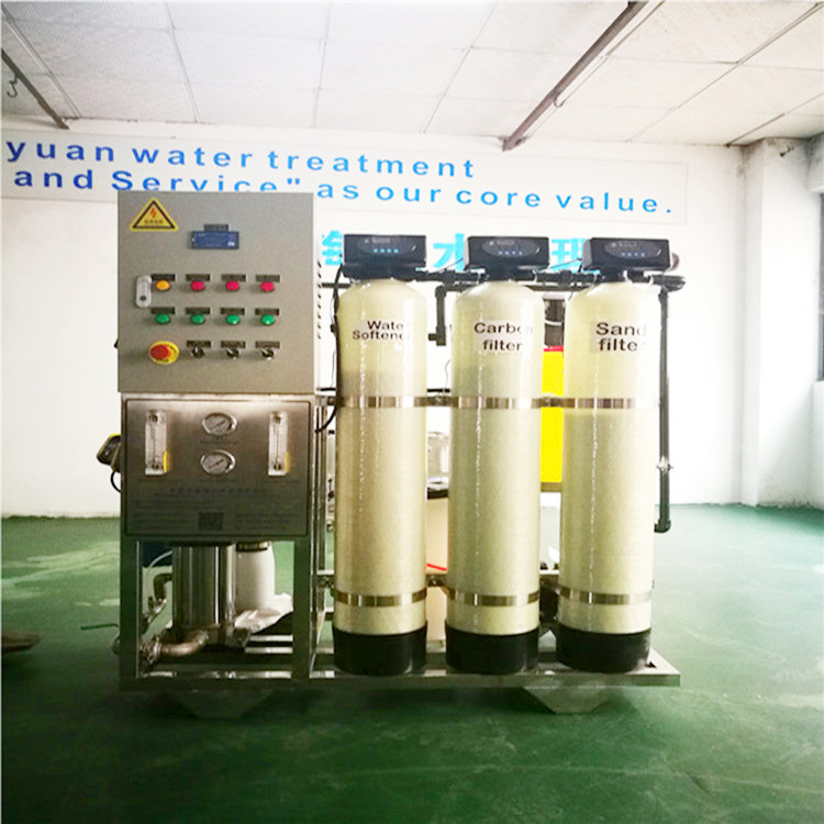 Small reverse osmosis system for drinking